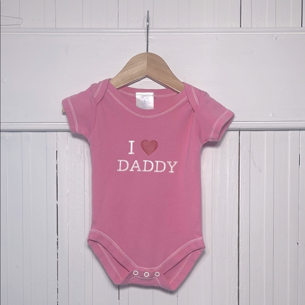 HAUTE STUFF 100% Cotton I Love Daddy Pink Onesie Bodysuit